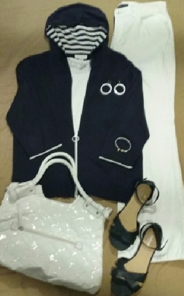 ⛵SOLD ⛵ Timeless look from The Hamptons Bundle.