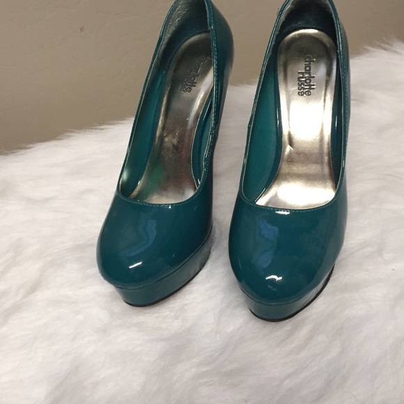 Teal colored heels in excellent condition! - Picture 2 of 4