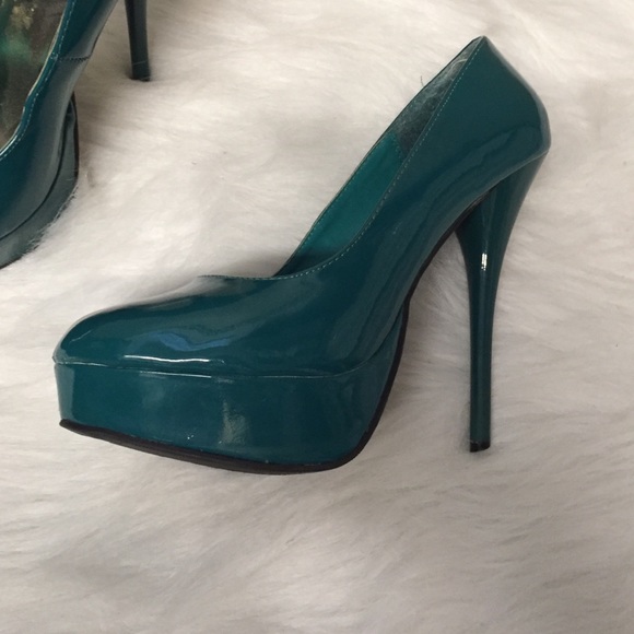 Teal colored heels in excellent condition! - Picture 3 of 4