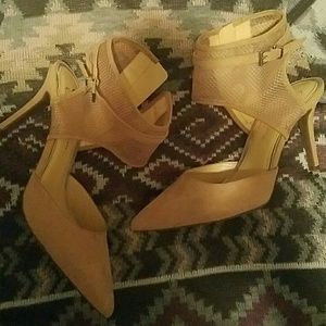 Jessica Simpson  pale pink heels