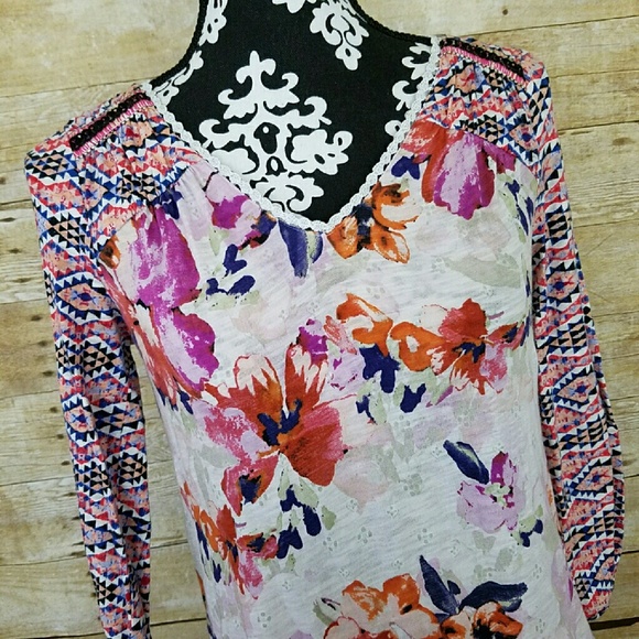 🚫 SOLD Anthro Akemi + Kin Ayana Peasant Blouse - Picture 3 of 4