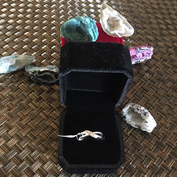 Stainless steel dainty beauty w/box💕❤️