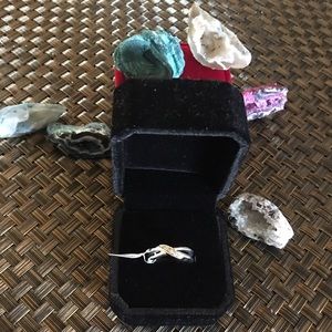 Stainless steel dainty beauty w/box💕❤️