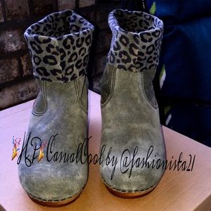 SANITA, Gray Wood Sardia Square Suede Boot/Clog 💕