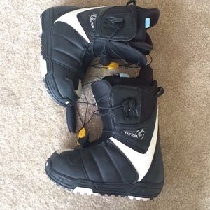 Too small!!! 🙈 sadly worn 2 times!