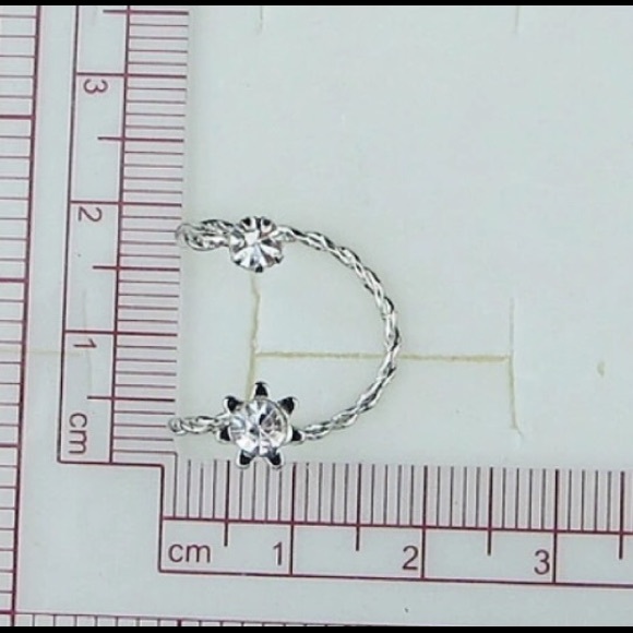 (H1) Ear Cuff - Picture 3 of 4