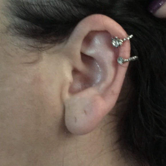 (H1) Ear Cuff - Picture 4 of 4