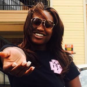 Meet your Posher, Shakia