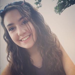 Meet your Posher, Olivia