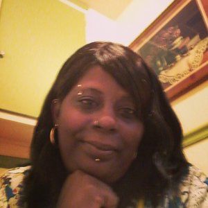 Meet your Posher, Dee dee