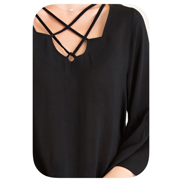 Strappy Neck Black Blouse - Picture 4 of 4