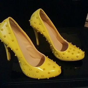 Yellow studded heel