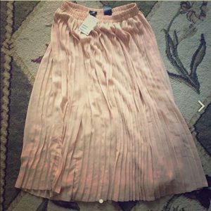 New Pleated H&M skirt! Size 6