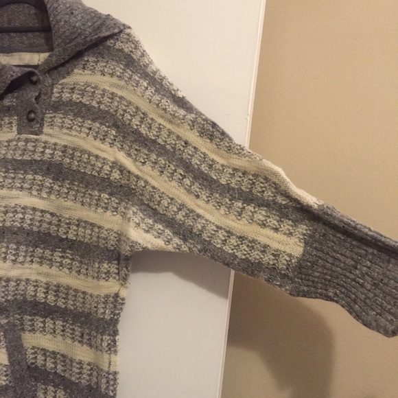 Grey & Offwhite Sweater - Picture 2 of 4