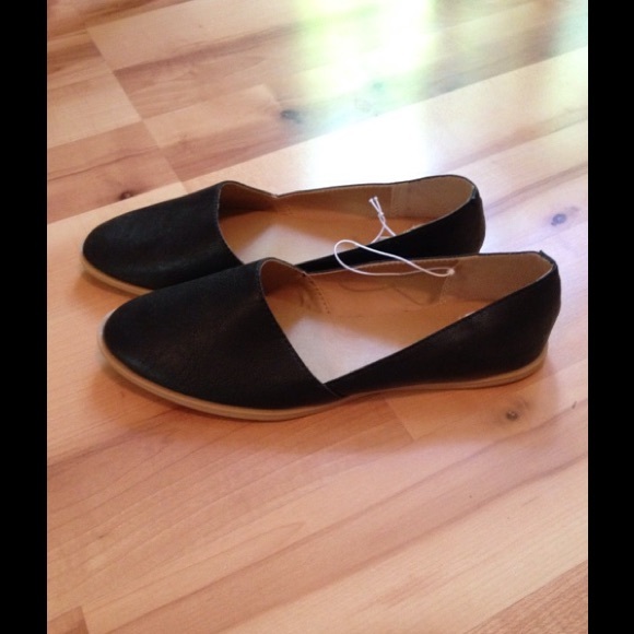 NWT black loafer style flats