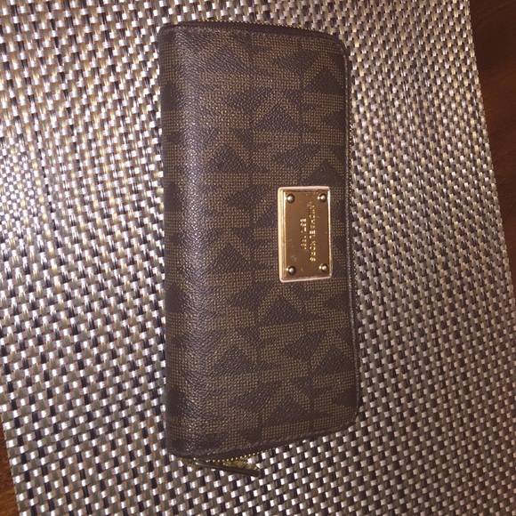 Michael kors used wallet