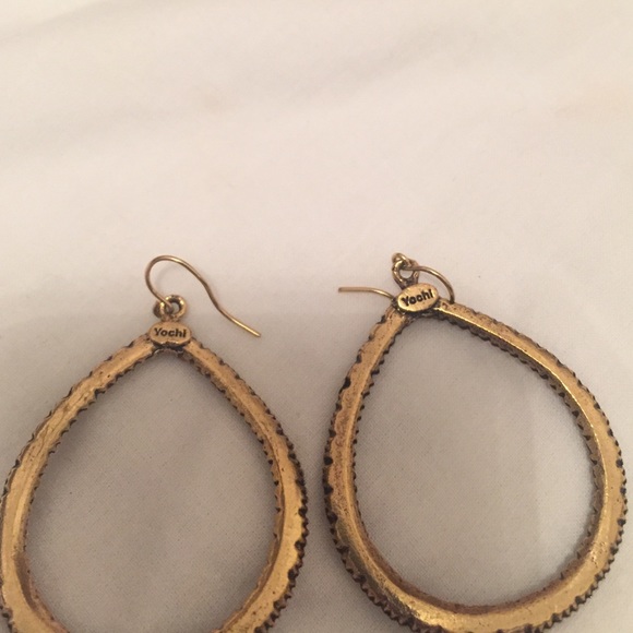 Never worn designer YOCHI violet sapphire earrings - Picture 2 of 3