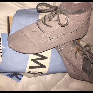 Toms Grey Suede Boots