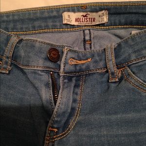 Hollister jeans. Size: 1L
