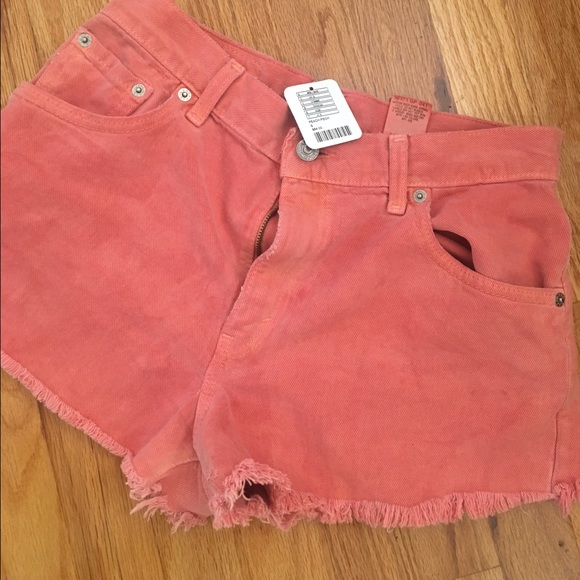 Levis shorts color peach - Picture 1 of 2