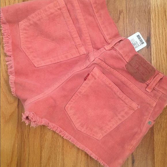 Levis shorts color peach - Picture 2 of 2