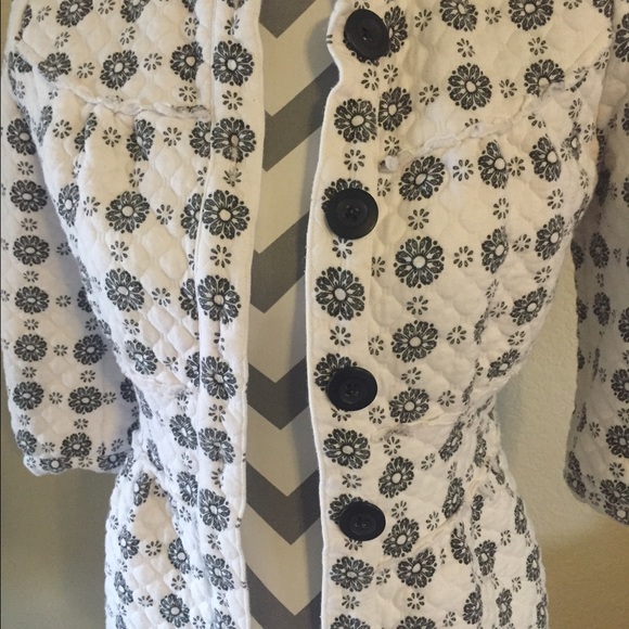 Patterned Coat - Picture 2 of 4