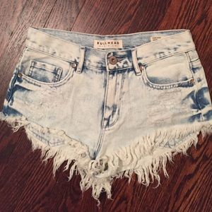 Bullhead Distressed high rise Jean shorts!