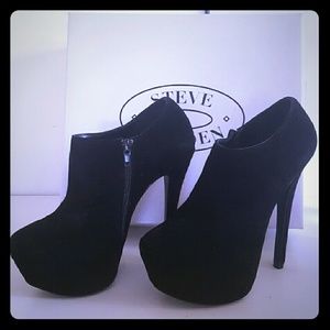 Steve Madden Black Suede Booties Size 6.5