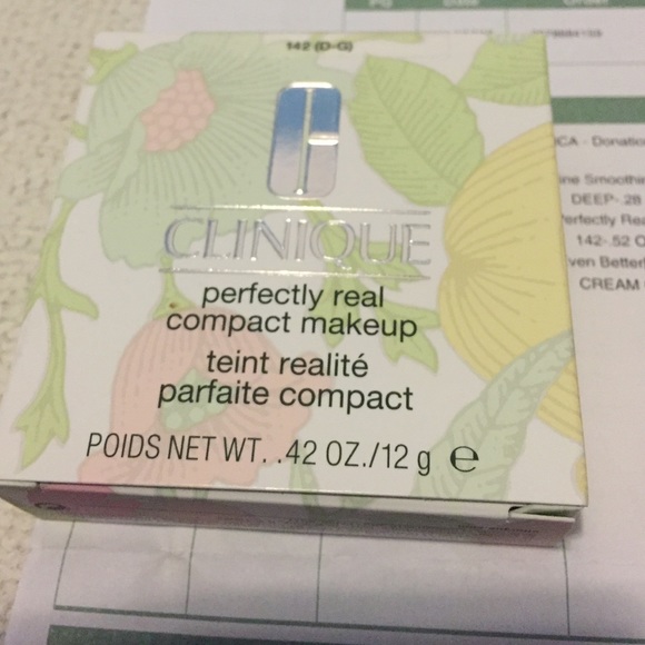 Clinique Perfectly Real Compact Makeup 142 (D-G)