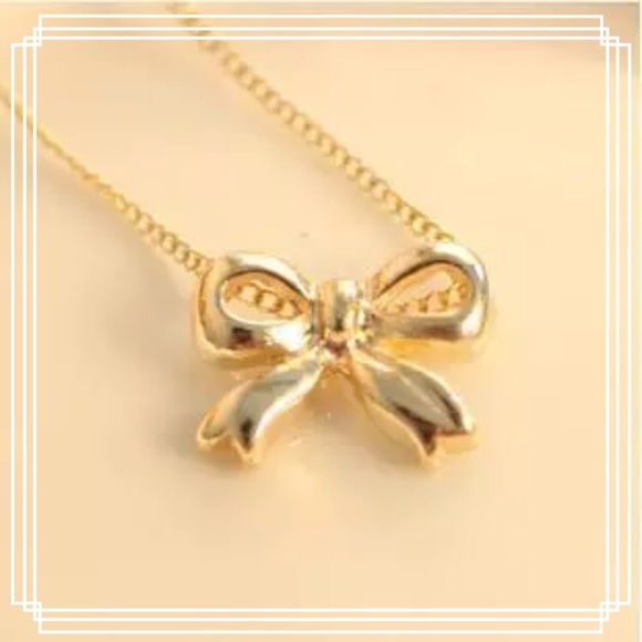 Beautiful Dainty Gold Tone Bow Necklace