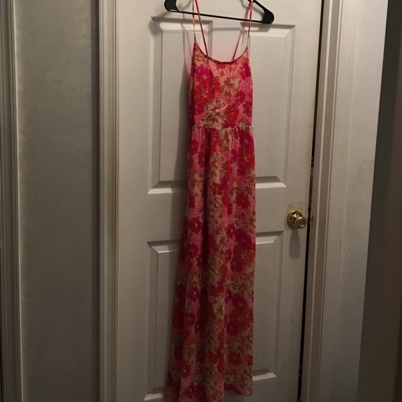 Floral maxi dress with cris cross back