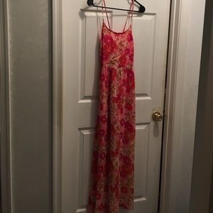 Floral maxi dress with cris cross back