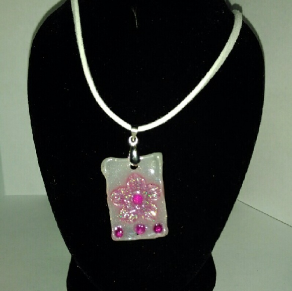 White & Pink Flower Necklace