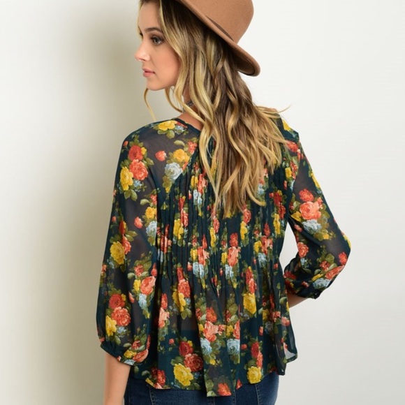 ONE LEFT! (M) Trendy Boho Top - Picture 2 of 4