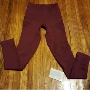 Lululemon zone in tight brdr bordeaux