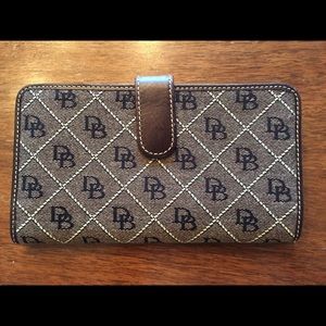 Dooney & Burke wallet