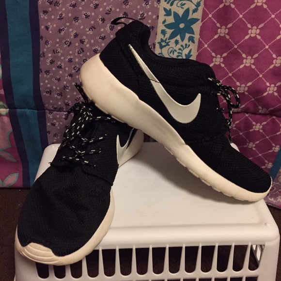 Like- New Nike Roshes