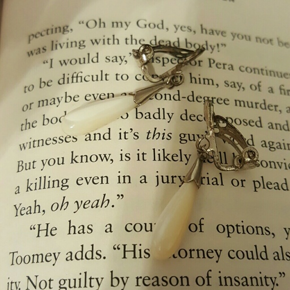 vintage white tear drop pearl like earrings.