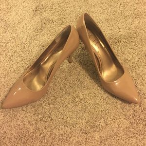 Good condition nude BCBG pumps