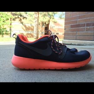 Roshe Women's Nike Shoe