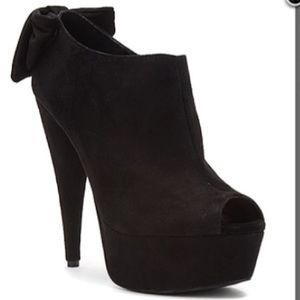 Jessica Simpson Suede Raurie Peep-Toe Heels. 8M
