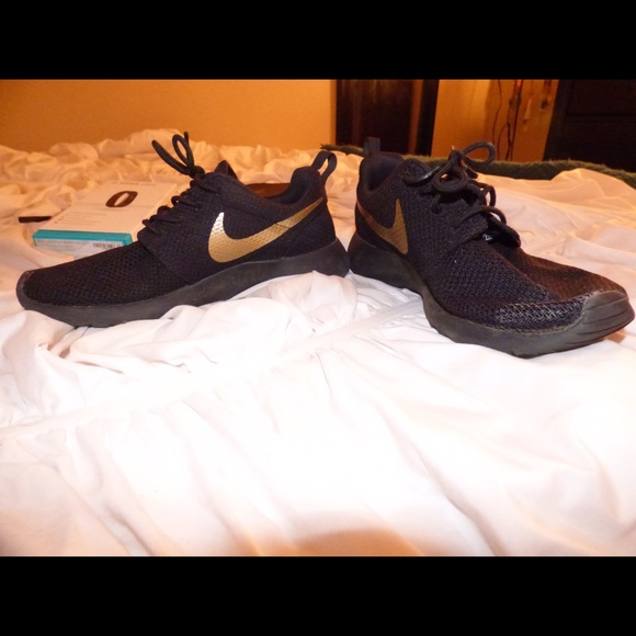 Nike Roshe - Picture 2 of 3