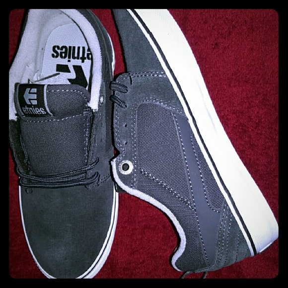 Etnies skater shoes