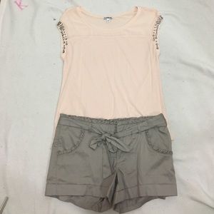 Medium express blush colored blouse