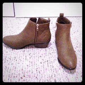 Side zip brown booties