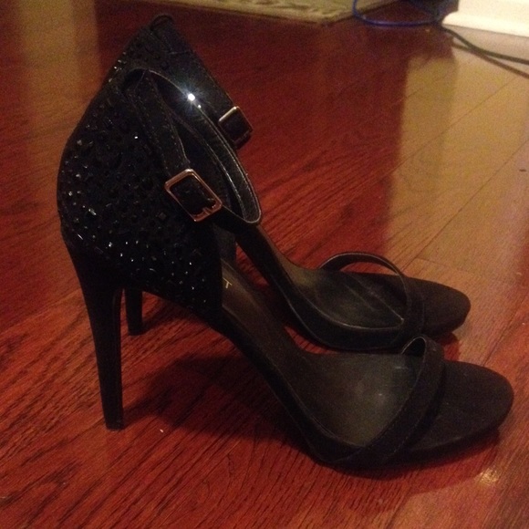 Black Nine West strappy heels ! - Picture 2 of 3