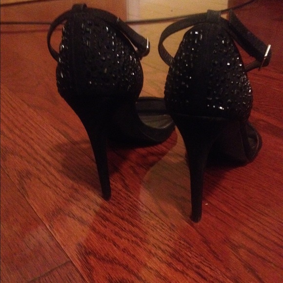 Black Nine West strappy heels ! - Picture 3 of 3