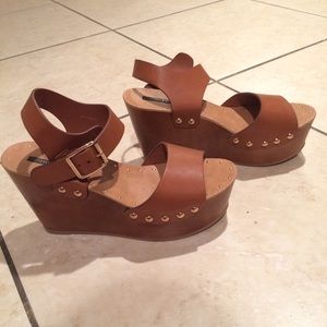 ❌ SOLD ❌ Studded tan wedges