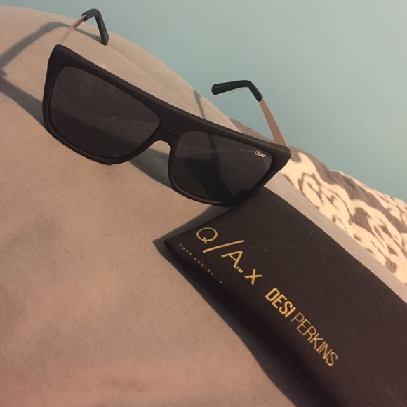 Quay X Desi Perkins On the low sunglasses