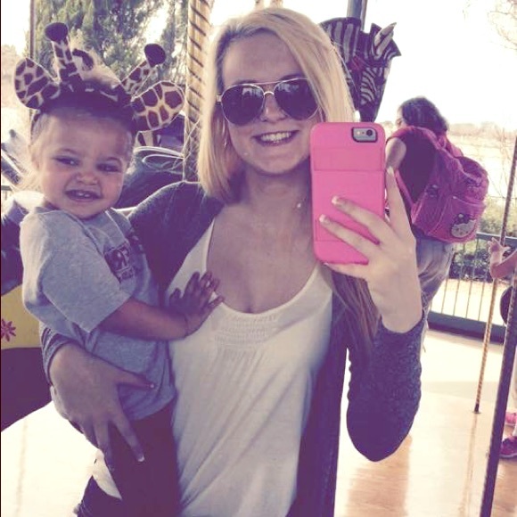 MEET YOUR POSHER - Picture 1 of 2